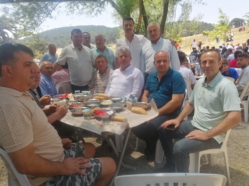 Kaymakamımız Murat KÜTÜK İsaca Köy Hayrına Katıldı.