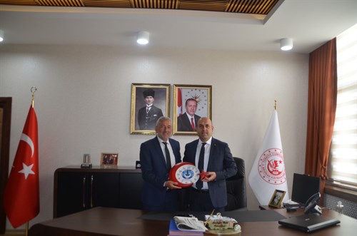 Türk Diyanet Vakfı Sen Akhisar İlçe Başkanı Ramazan DEDE ve İlçe Yönetimi Kaymakamımız Sayın Mustafa CAN'ı Makamında Ziyaret Etti